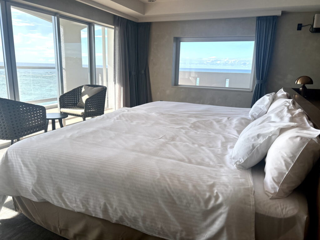 RAV RESORT OKINAWA B CLASS 501号室 ベッド