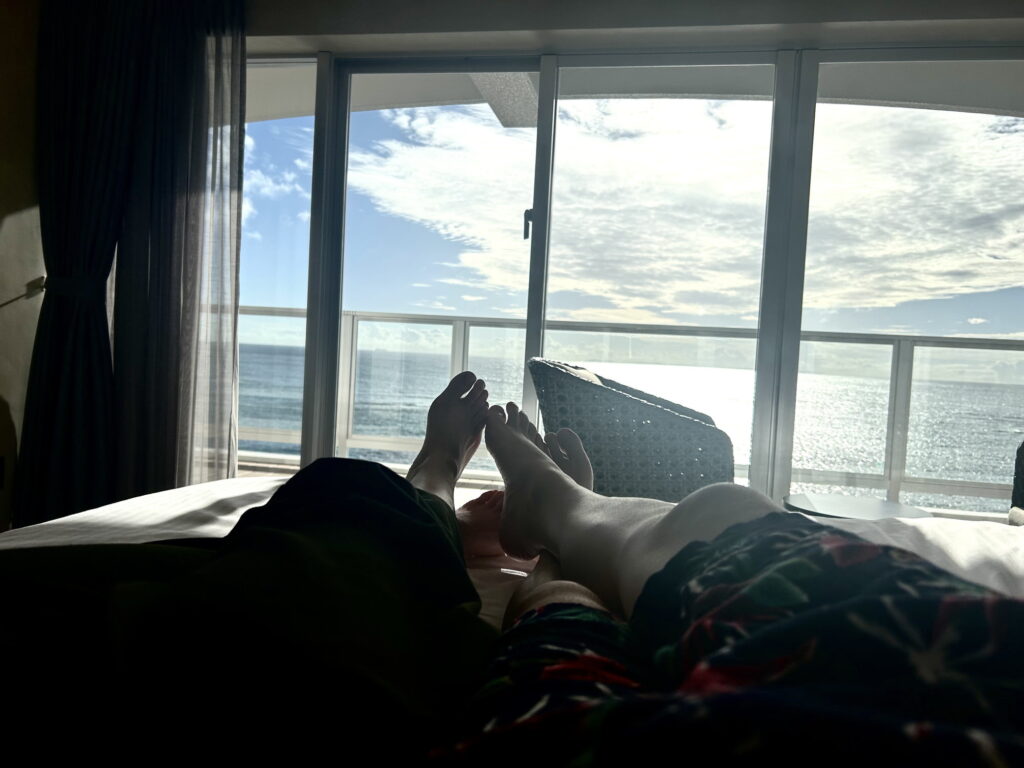 RAV RESORT OKINAWA B CLASS 501号室 ベッド