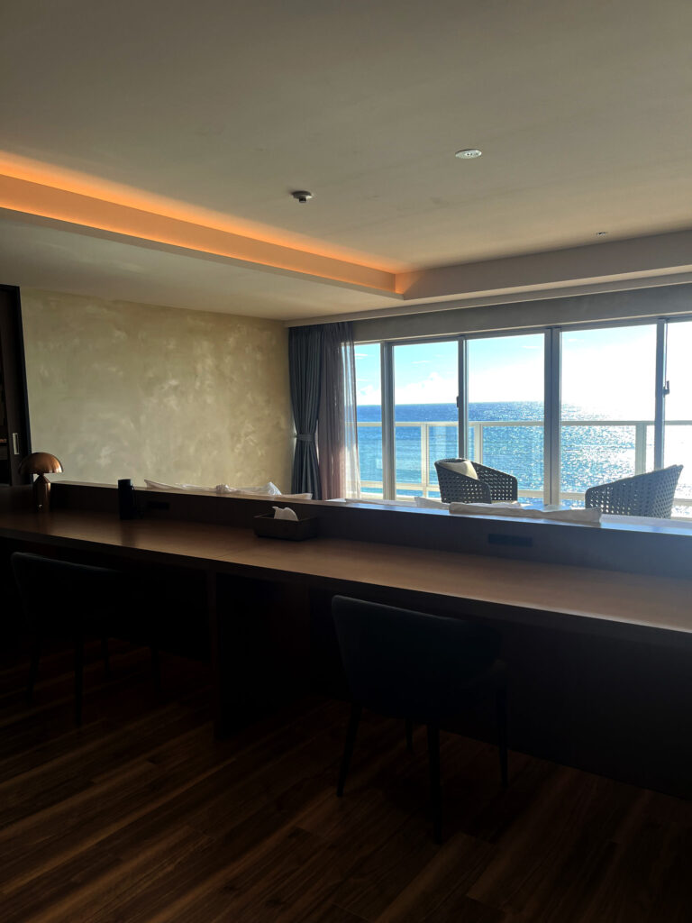 RAV RESORT OKINAWA B CLASS 501号室 デスク