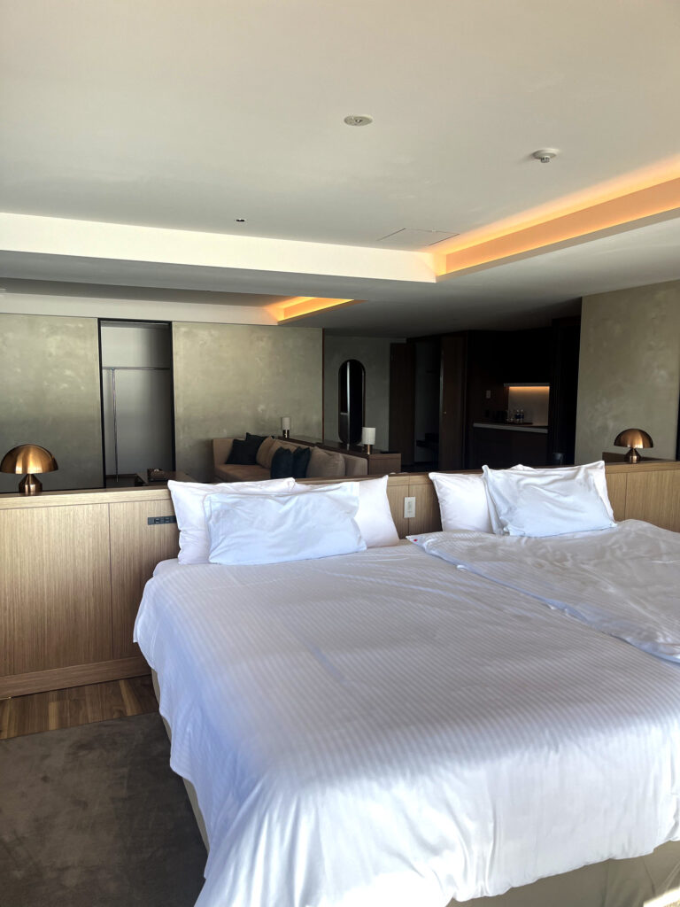 RAV RESORT OKINAWA B CLASS 501号室 ベッド