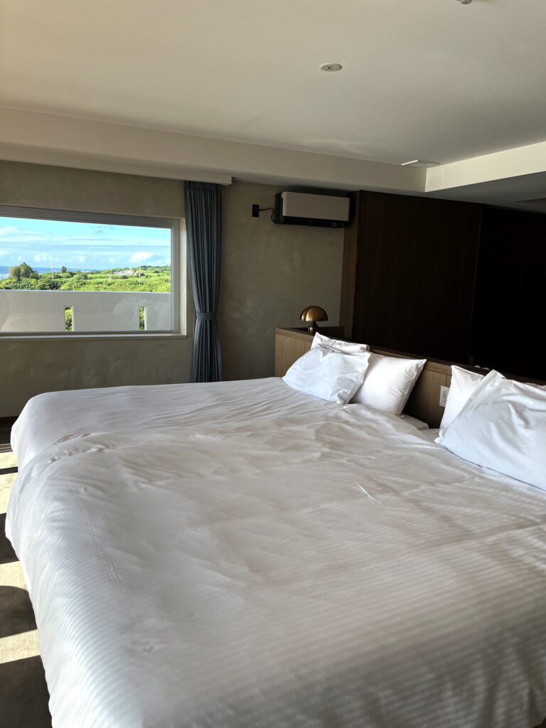 RAV RESORT OKINAWA B CLASS 501号室 ベッド