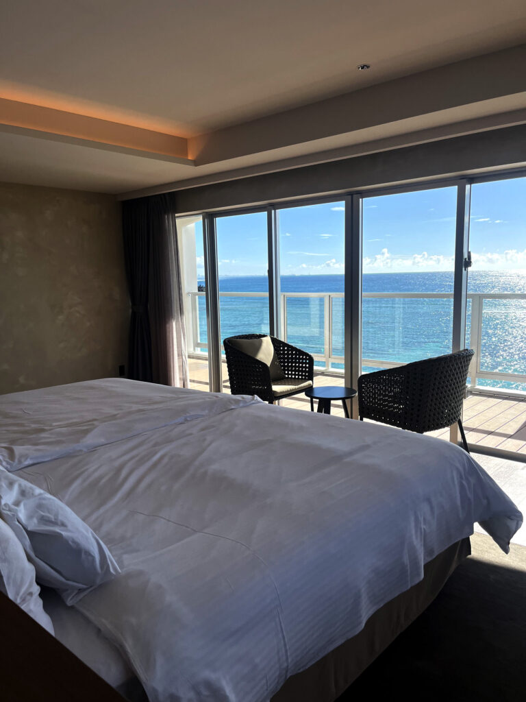 RAV RESORT OKINAWA B CLASS 501号室 ベッド